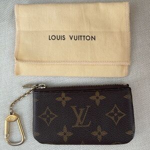 LOUIS VUITTON Monogram Key Pouch⭐️Comes With/LV Dustcover ⭐️COA⭐️ 💯AuThEnTiC